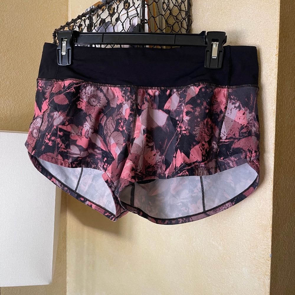 Lululemon shorts size 6 regular